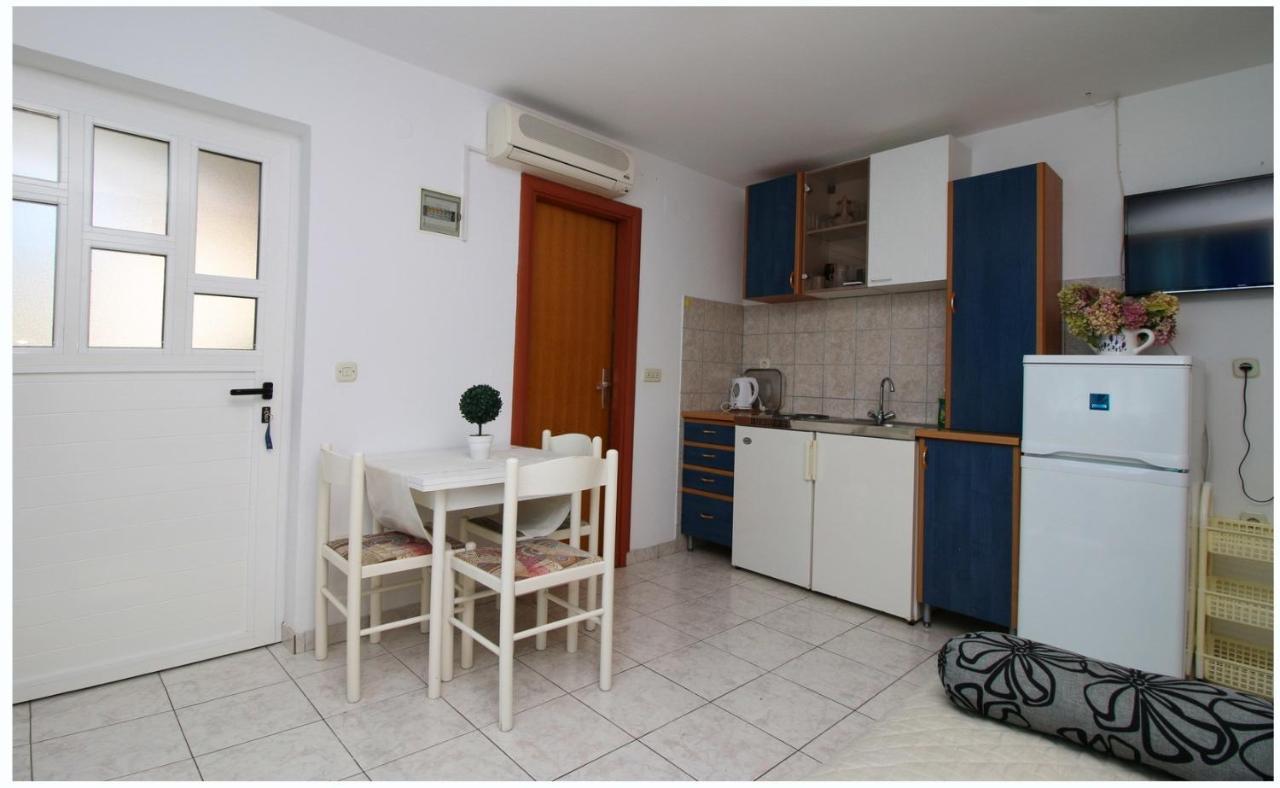 Apartments Elvi - Amazing Position & Parking Primosten Exterior photo