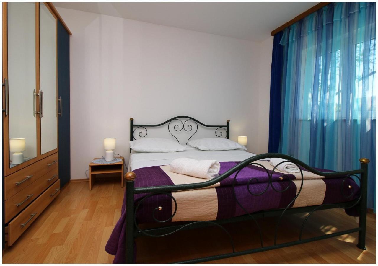 Apartments Elvi - Amazing Position & Parking Primosten Exterior photo