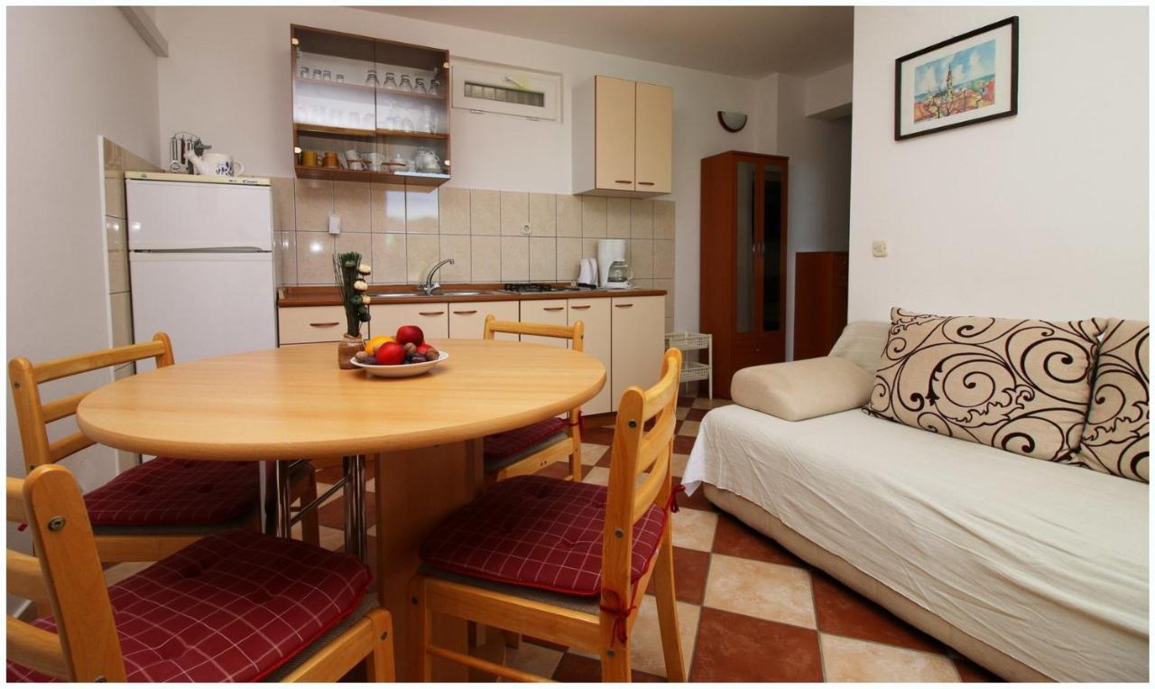 Apartments Elvi - Amazing Position & Parking Primosten Exterior photo