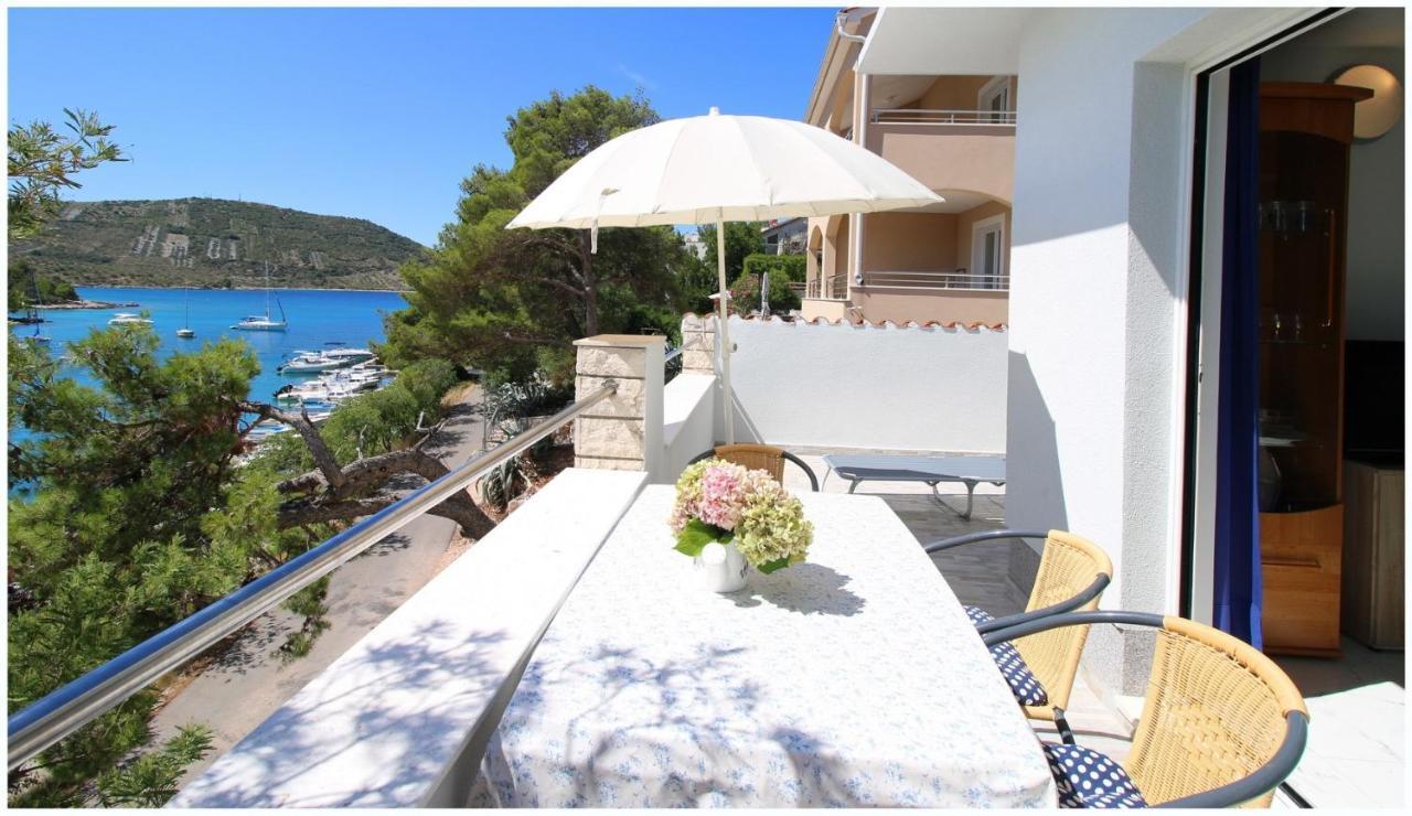 Apartments Elvi - Amazing Position & Parking Primosten Exterior photo