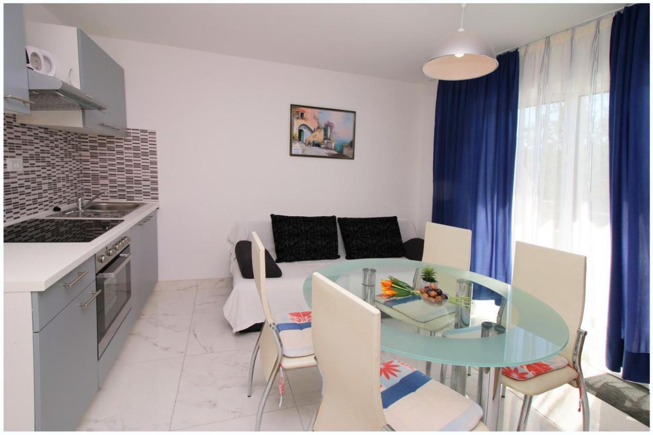 Apartments Elvi - Amazing Position & Parking Primosten Exterior photo
