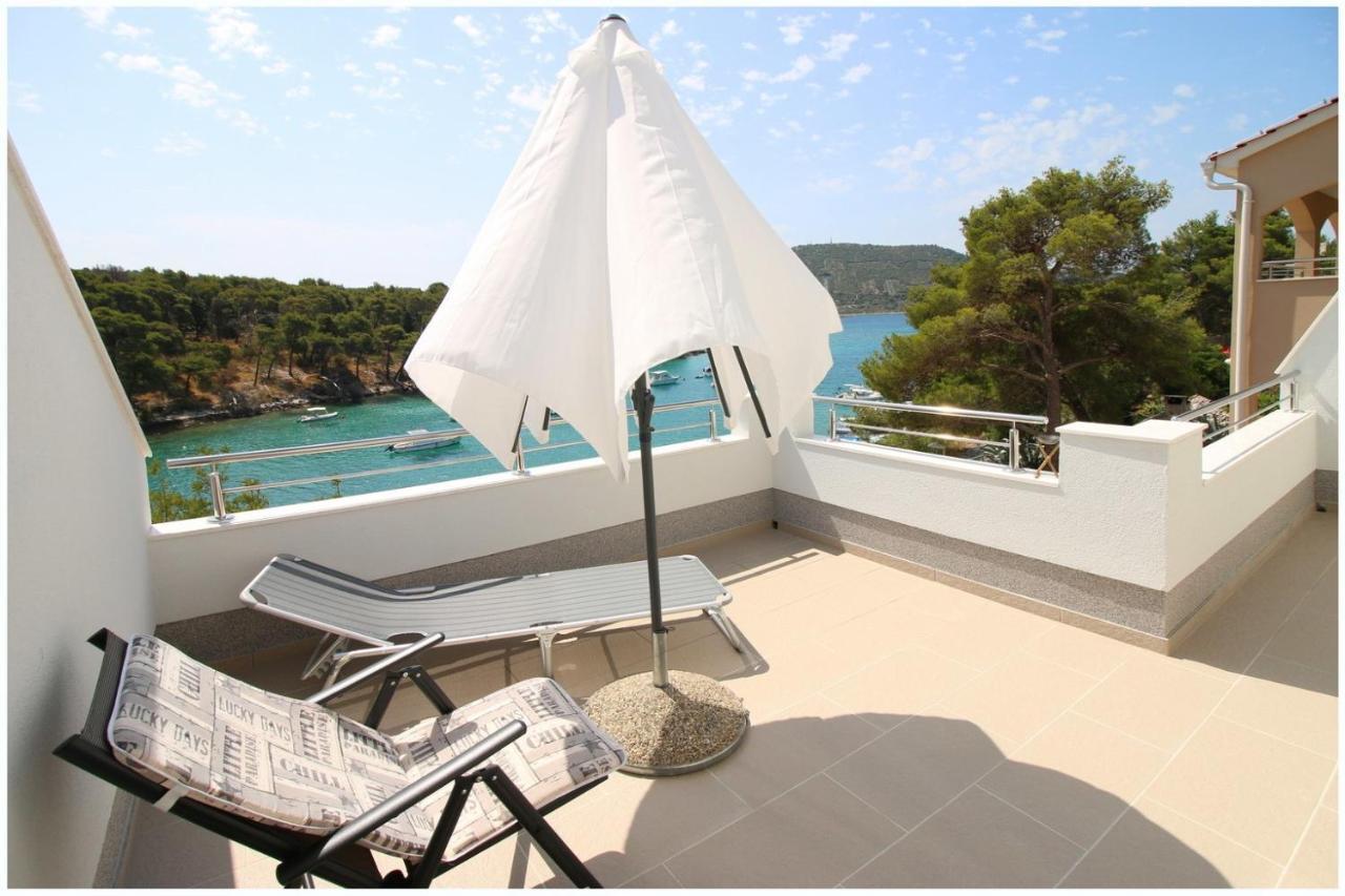 Apartments Elvi - Amazing Position & Parking Primosten Exterior photo
