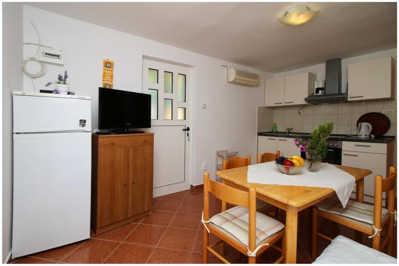 Apartments Elvi - Amazing Position & Parking Primosten Exterior photo