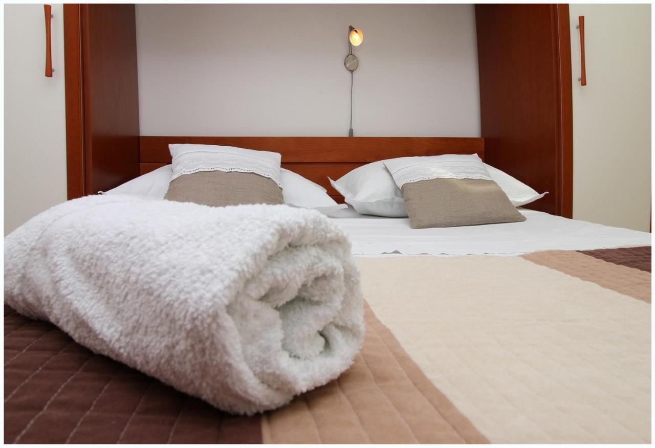 Apartments Elvi - Amazing Position & Parking Primosten Exterior photo