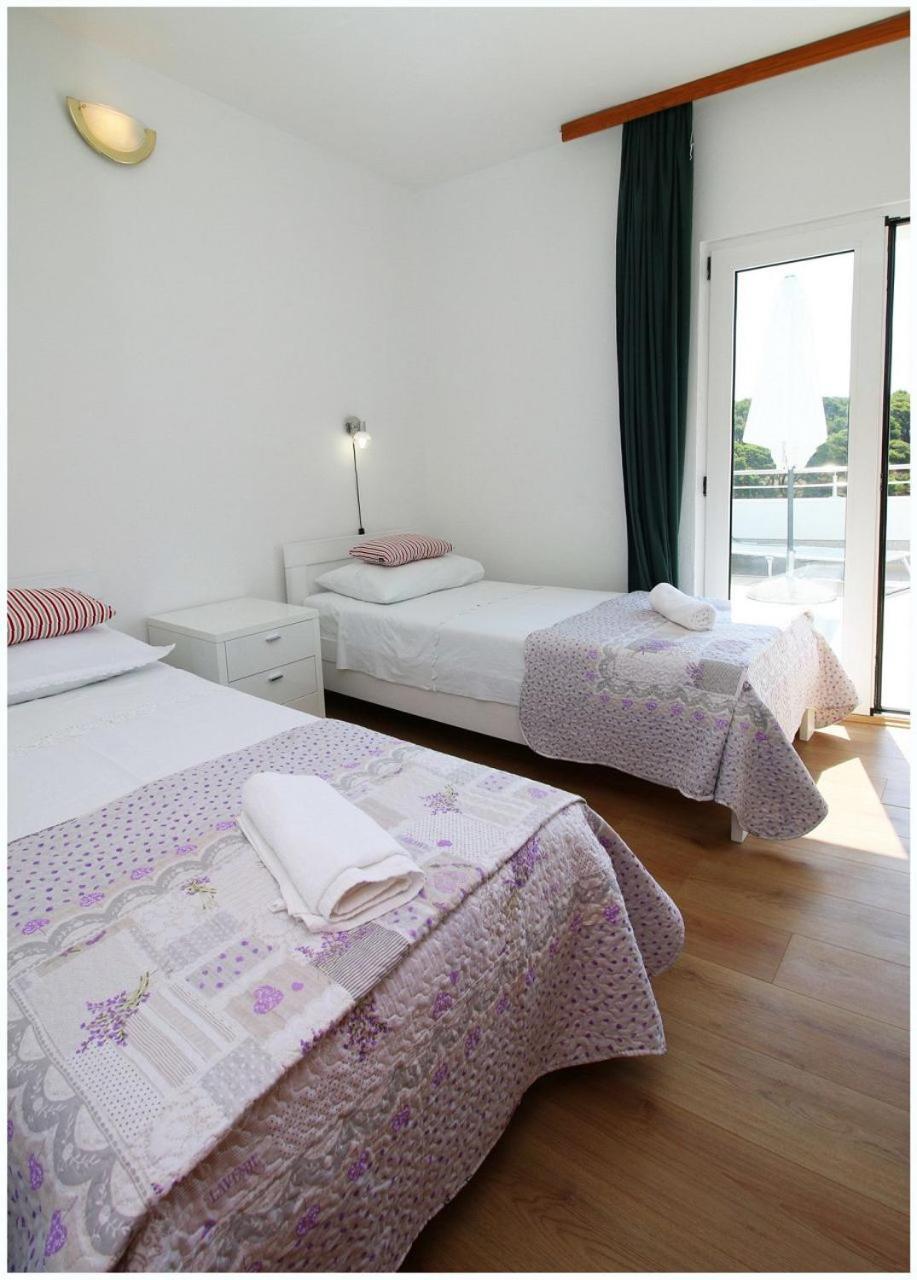 Apartments Elvi - Amazing Position & Parking Primosten Exterior photo