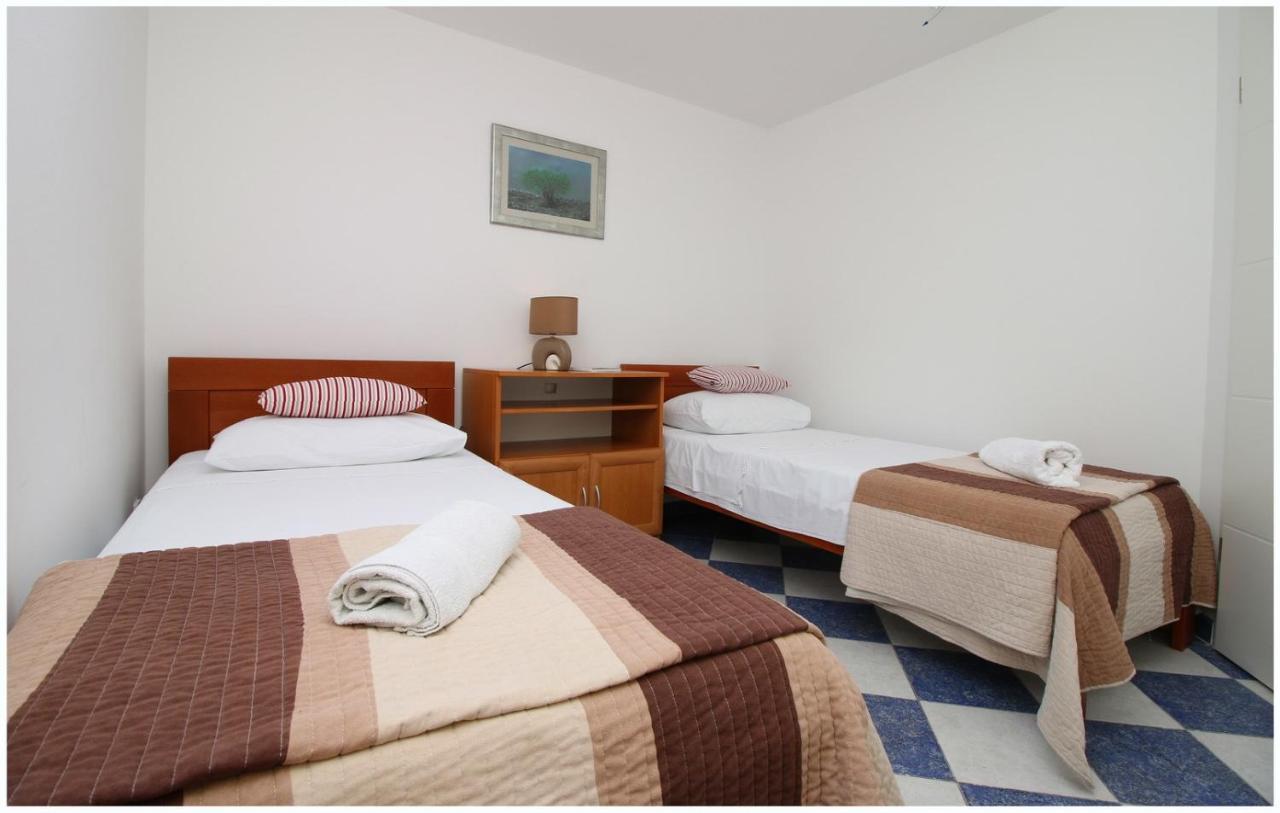 Apartments Elvi - Amazing Position & Parking Primosten Exterior photo