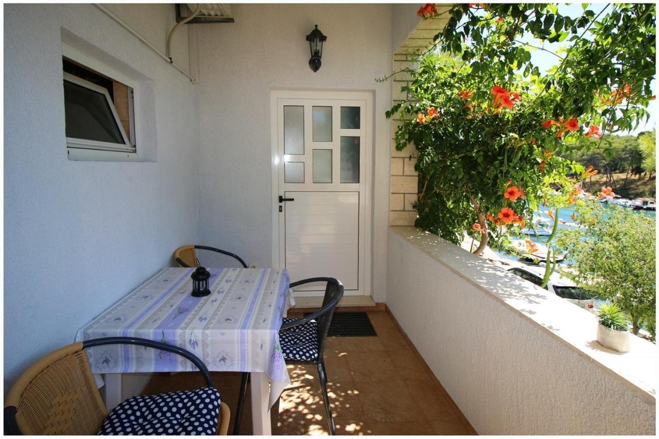 Apartments Elvi - Amazing Position & Parking Primosten Exterior photo